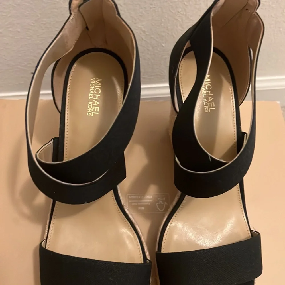 Michael Kors wedges NEW! - Picture 4 of 4